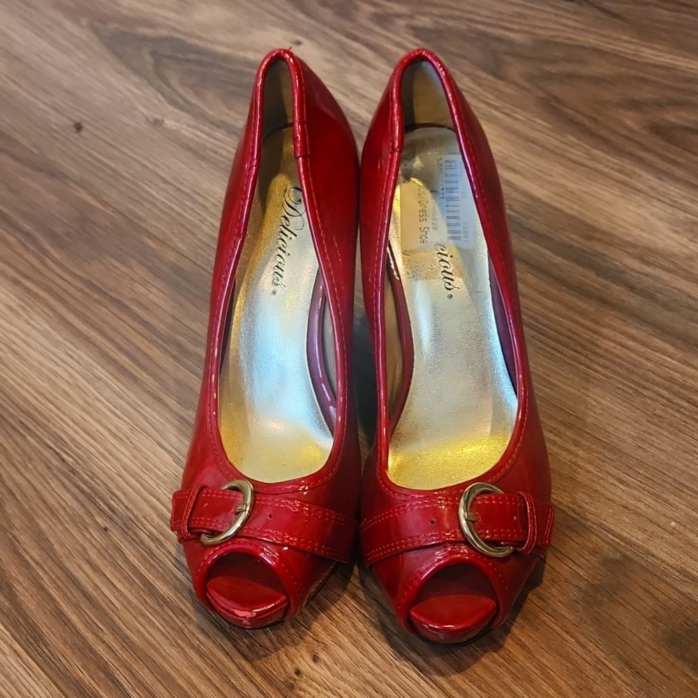 Delicious Red Size 6 Heels